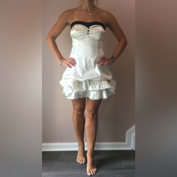 NWOT Mini Ruffle Dress - Picture 3 of 6